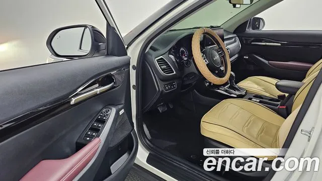 Kia Seltos 2022 Белый из Кореи, фото 2