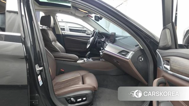 BMW 5 Series (G30) 2020 Черный из Кореи, фото 2