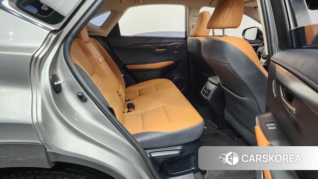 Lexus NX300h 2021 Серебряный из Кореи, фото 2