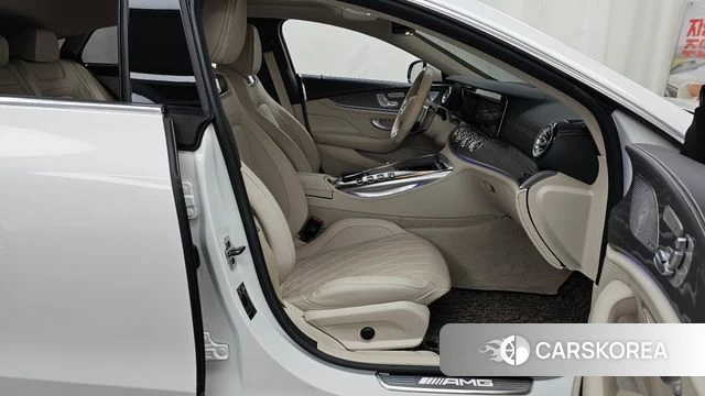 Mercedes-Benz AMG GT 2023 Белый из Кореи, фото 2