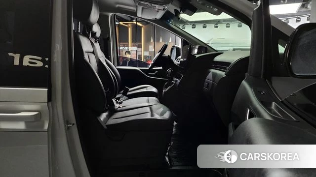 Hyundai Staria 2022 Белый из Кореи, фото 2