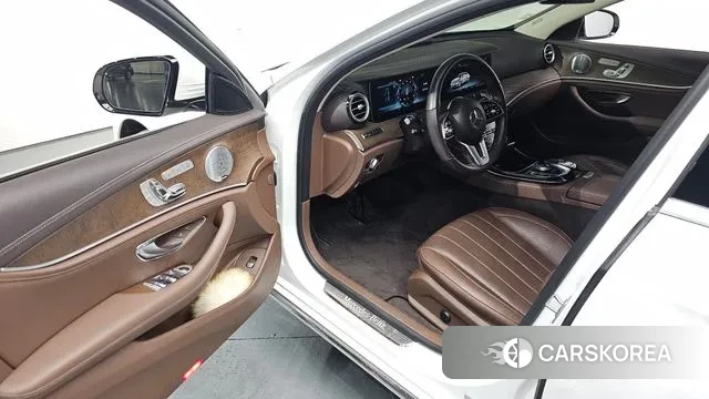 Mercedes-Benz E-Class W213 2019 Белый из Кореи, фото 2