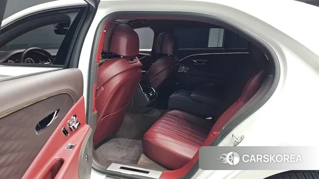 Bentley Flying Spur 3rd Generation 2022 Белый из Кореи, фото 2