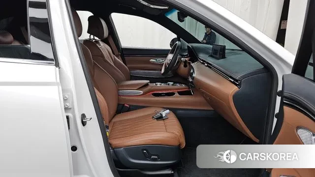 Genesis GV70 2023 Белый из Кореи, фото 2