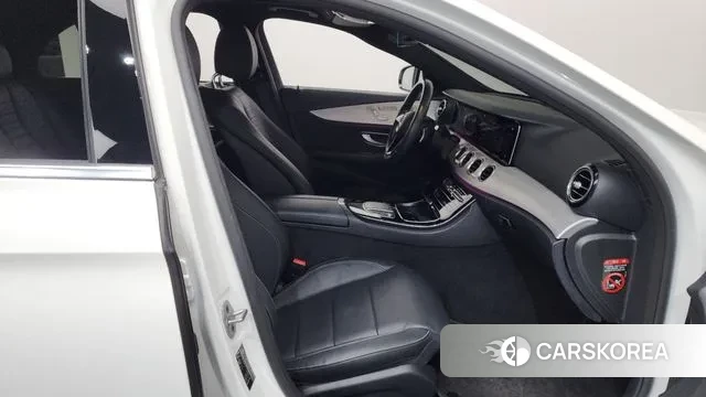 Mercedes-Benz E-Class W213 2021 Белый из Кореи, фото 2