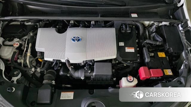 Toyota Prius 4th Generation 2021 Белый из Кореи, фото 2