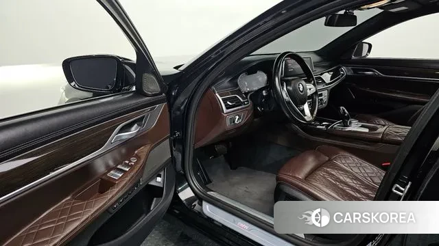 BMW 7 Series (G11) 2021 Черный из Кореи, фото 2