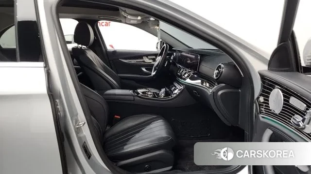 Mercedes-Benz E-Class W213 2018 Серебряный из Кореи, фото 2