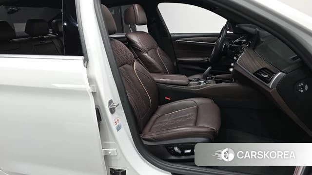 BMW 5 Series (G30) 2020 Белый из Кореи, фото 2