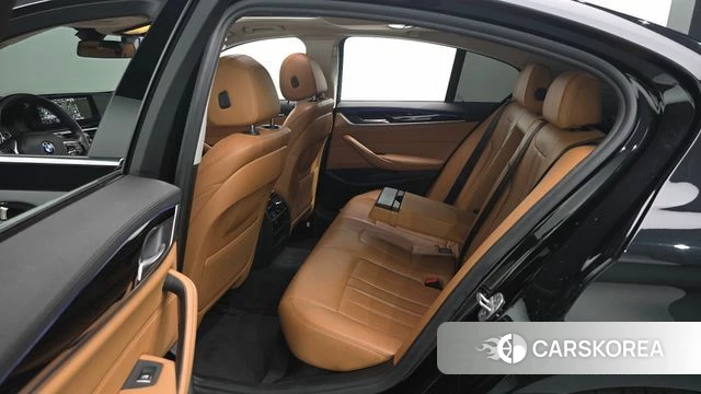 BMW 5 Series (G30) 2018 Черный из Кореи, фото 2