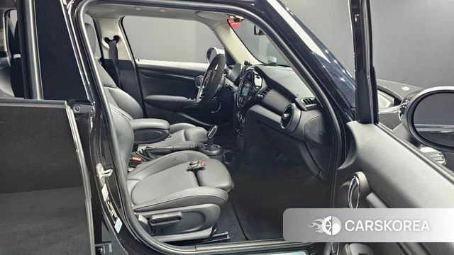 Mini Cooper 2021 Черный из Кореи, фото 2