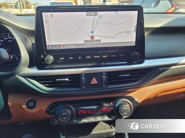 Kia The New K3 2nd generation 2023 Белый из Кореи, фото 2