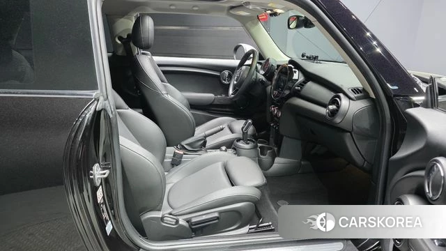 Mini Cooper D 2019 Черный из Кореи, фото 2