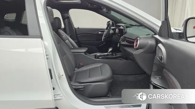 Chevrolet (GM Daewoo) Trax Crossover 2023 Белый из Кореи, фото 2