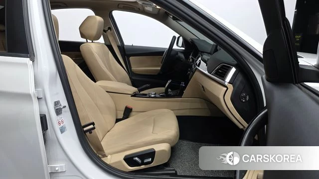 BMW 3 Series (F30) 2018 Белый из Кореи, фото 2