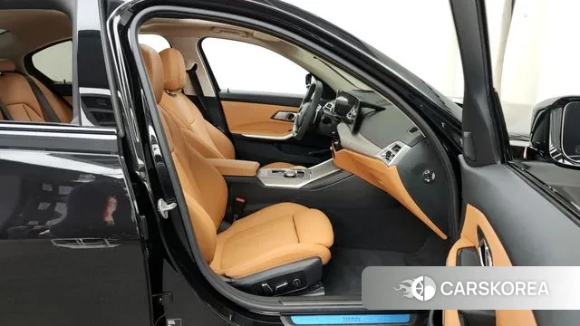 BMW 3 Series (G20) 2025 Черный из Кореи, фото 2