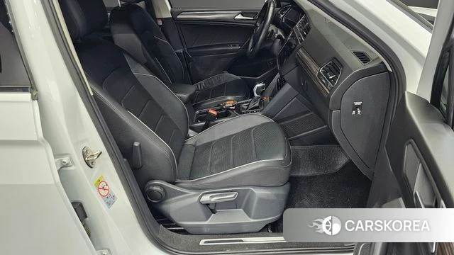 Volkswagen Tiguan Allspace 2023 Белый из Кореи, фото 2