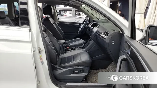 Volkswagen Tiguan second Generation 2018 Белый из Кореи, фото 2