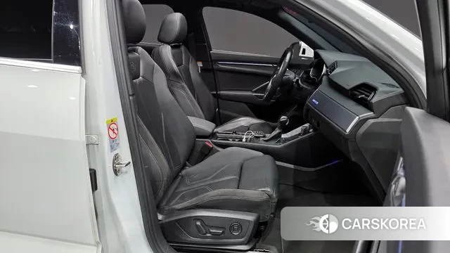 Audi Q3 (F3) 2020 Белый из Кореи, фото 2