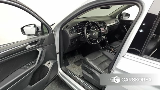 Volkswagen Tiguan second Generation 2020 Серебряный из Кореи, фото 2