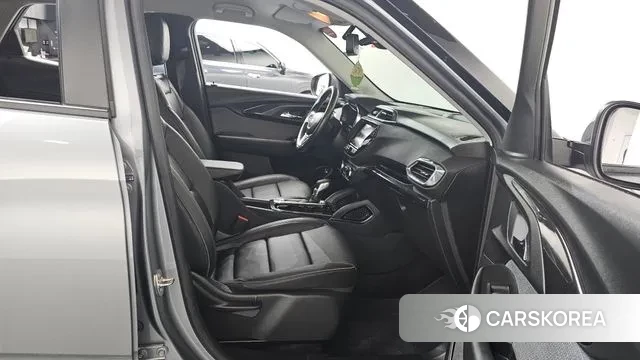 Chevrolet (GM Daewoo) Trailblazer 2023 Серебристо-серый из Кореи, фото 2