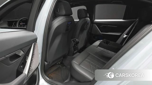 BMW 5 Series (G60) 2025 Серебристо-серый из Кореи, фото 2