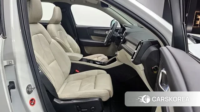 Volvo XC40 2022 Белый из Кореи, фото 2