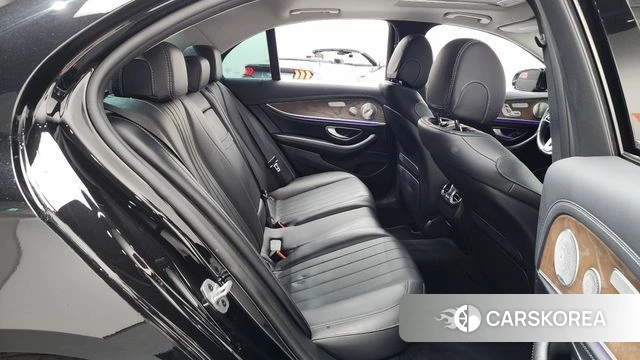 Mercedes-Benz E-Class W213 2019 Черный из Кореи, фото 2