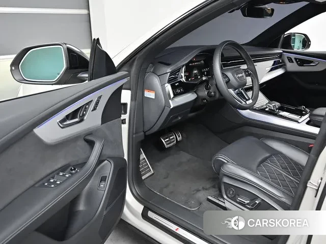 Audi Q8 (4M) 2023 Жемчужный цвет из Кореи, фото 2