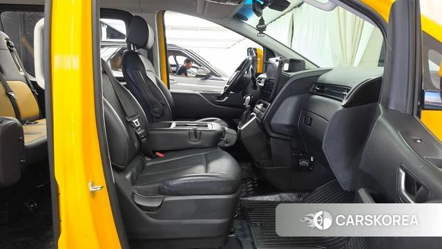 Hyundai Staria 2022 Желтый из Кореи, фото 2