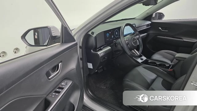 Hyundai Kona (SX2) 2023 Серебристо-серый из Кореи, фото 2