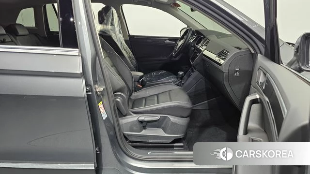 Volkswagen Tiguan second Generation 2020 Серый из Кореи, фото 2