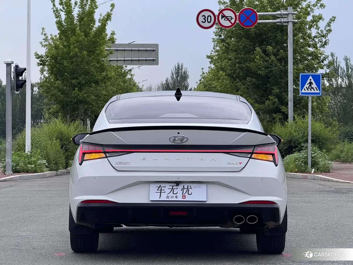 Hyundai Elantra 2023 Белый из Китая, фото 2