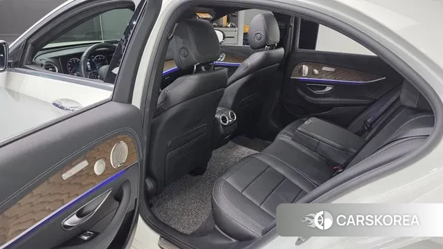 Mercedes-Benz E-Class W213 2023 Белый из Кореи, фото 2