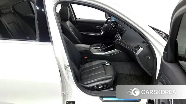 BMW 3 Series (G20) 2021 Белый из Кореи, фото 2