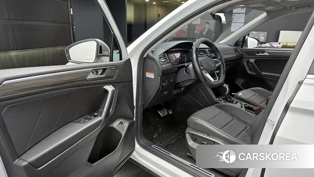 Volkswagen Tiguan Allspace 2022 Белый из Кореи, фото 2