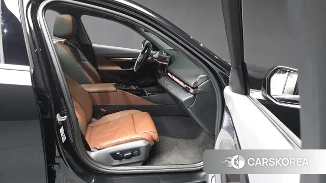 BMW 5 Series (G60) 2023 Черный из Кореи, фото 2