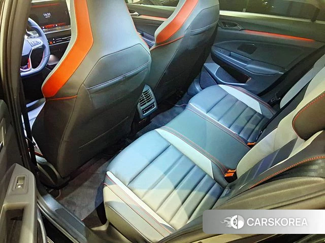 Volkswagen Golf 8th Generation 2025 Черный из Кореи, фото 2