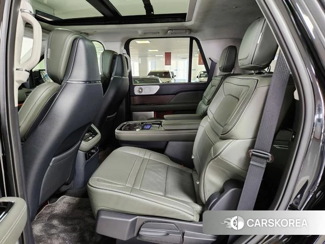 Lincoln Navigator 4th generation 2023 Черный из Кореи, фото 2