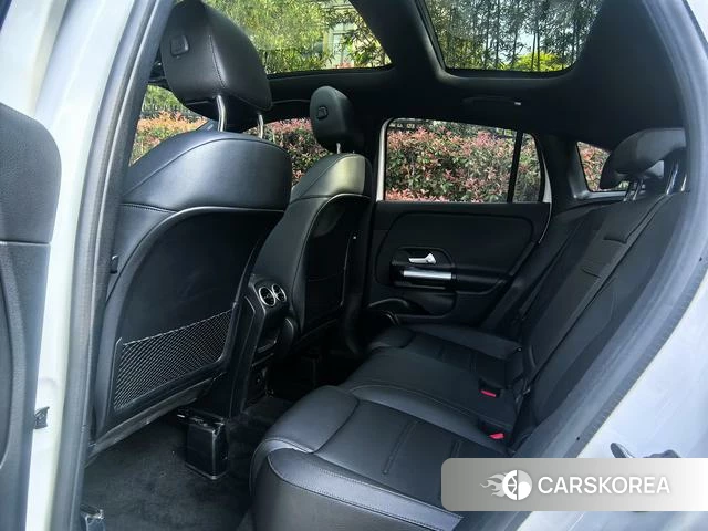 Mercedes-Benz GLA 2023 Белый из Китая, фото 2