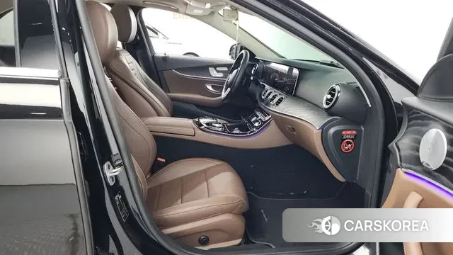 Mercedes-Benz E-Class W213 2018 Черный из Кореи, фото 2