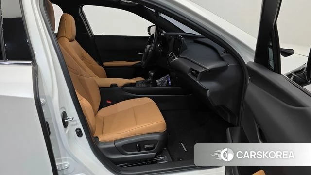 Lexus UX250h 2023 Белый из Кореи, фото 2