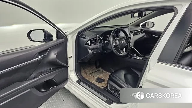 Toyota Camry (XV70) 2022 Белый из Кореи, фото 2