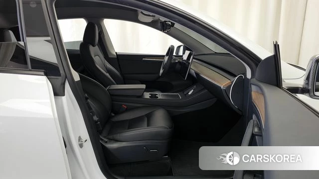Tesla Model Y 2024 Белый из Кореи, фото 2