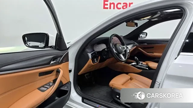 BMW 5 Series (G30) 2022 Белый из Кореи, фото 2