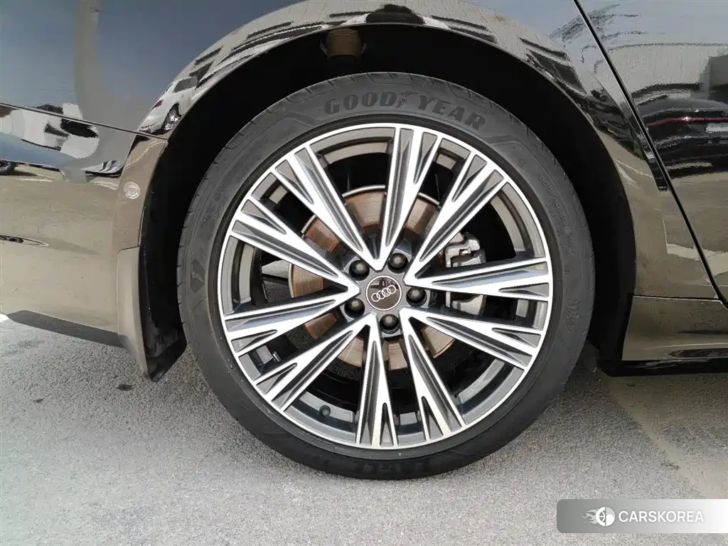 Audi A6L 2022 Черный из Китая, фото 2
