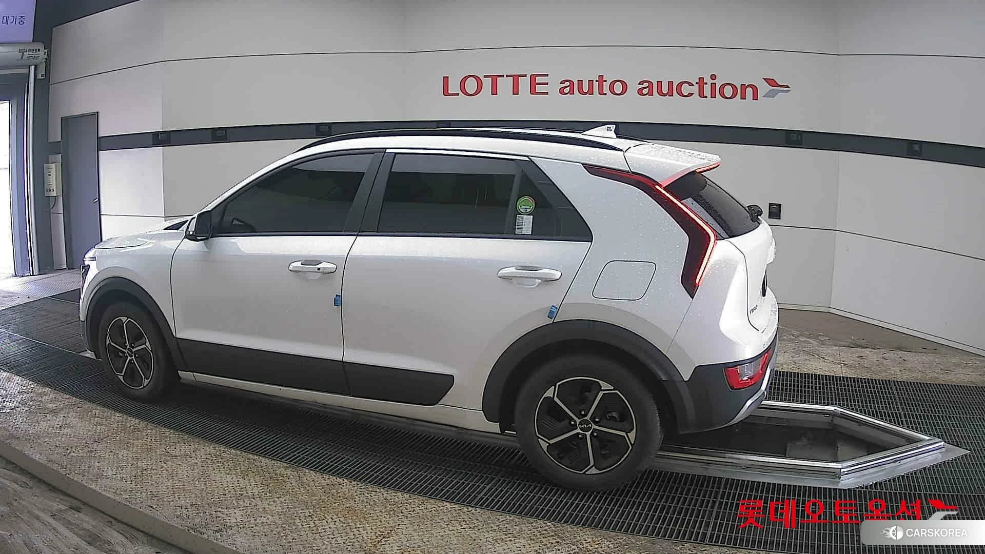 Kia Niro Hybrid 2022 Snow White Pearl (optional) из Кореи, фото 2