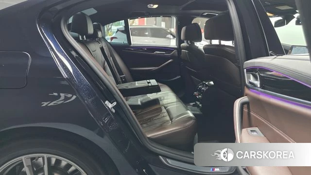 BMW 5 Series (G30) 2018 Черный из Кореи, фото 2