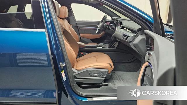 Audi e-Tron 2020 Синий из Кореи, фото 2