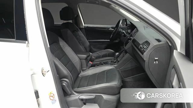 Volkswagen Tiguan second Generation 2020 Белый из Кореи, фото 2